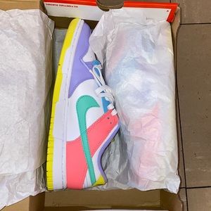 BRAND NEW WOMEN DUNKS